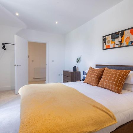 Modern Apartments With Balcony In Merton Near Wimbledon By Sojo Stay Мичъм Екстериор снимка