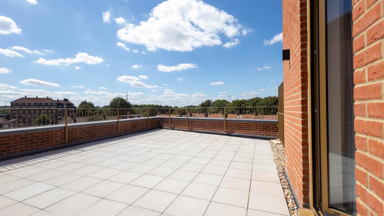 Modern Apartments With Balcony In Merton Near Wimbledon By Sojo Stay Мичъм Екстериор снимка