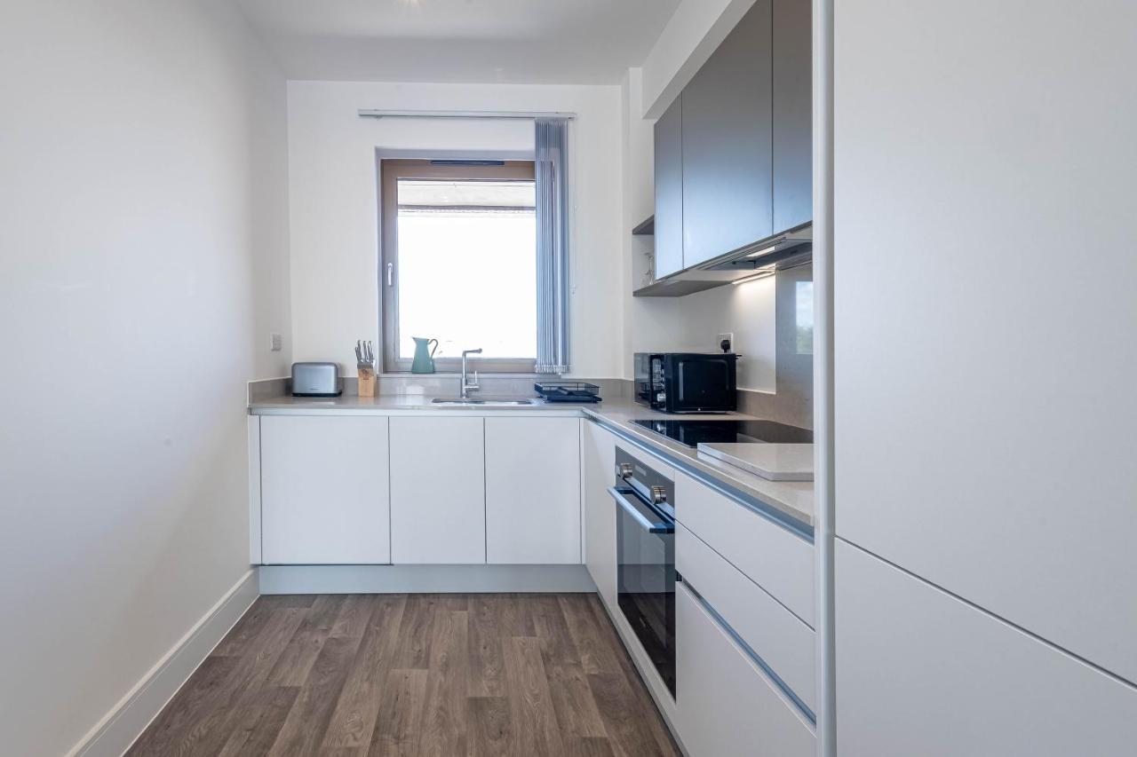 Modern Apartments With Balcony In Merton Near Wimbledon By Sojo Stay Мичъм Екстериор снимка