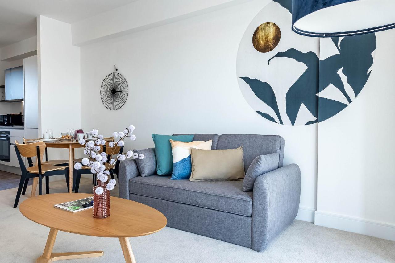 Modern Apartments With Balcony In Merton Near Wimbledon By Sojo Stay Мичъм Екстериор снимка
