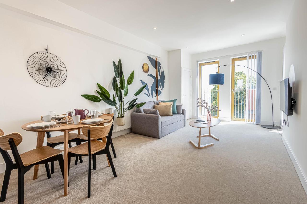 Modern Apartments With Balcony In Merton Near Wimbledon By Sojo Stay Мичъм Екстериор снимка
