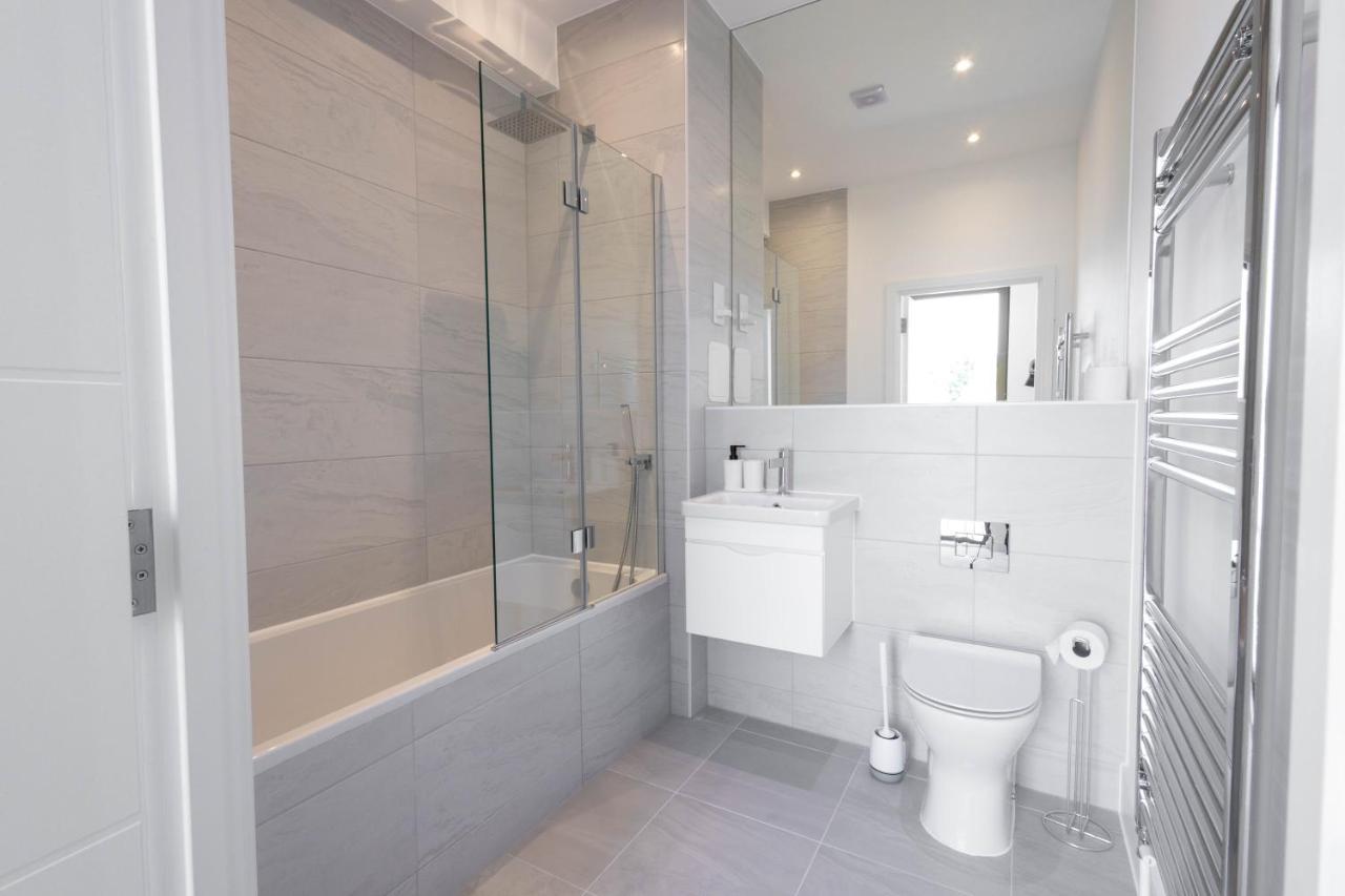 Modern Apartments With Balcony In Merton Near Wimbledon By Sojo Stay Мичъм Екстериор снимка