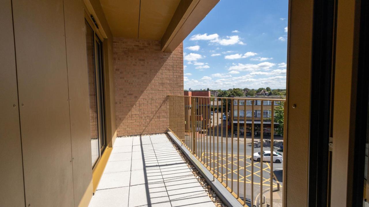 Modern Apartments With Balcony In Merton Near Wimbledon By Sojo Stay Мичъм Екстериор снимка