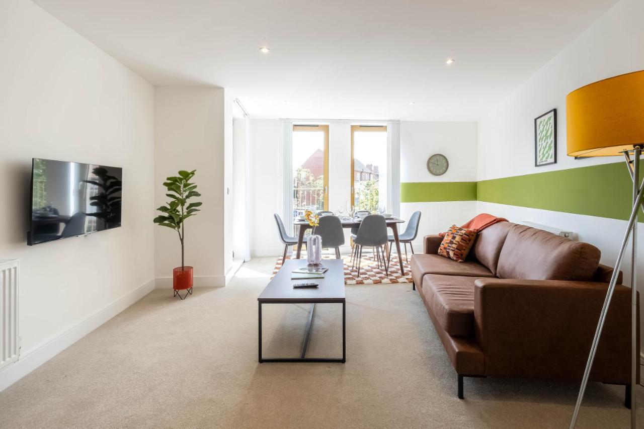 Modern Apartments With Balcony In Merton Near Wimbledon By Sojo Stay Мичъм Екстериор снимка