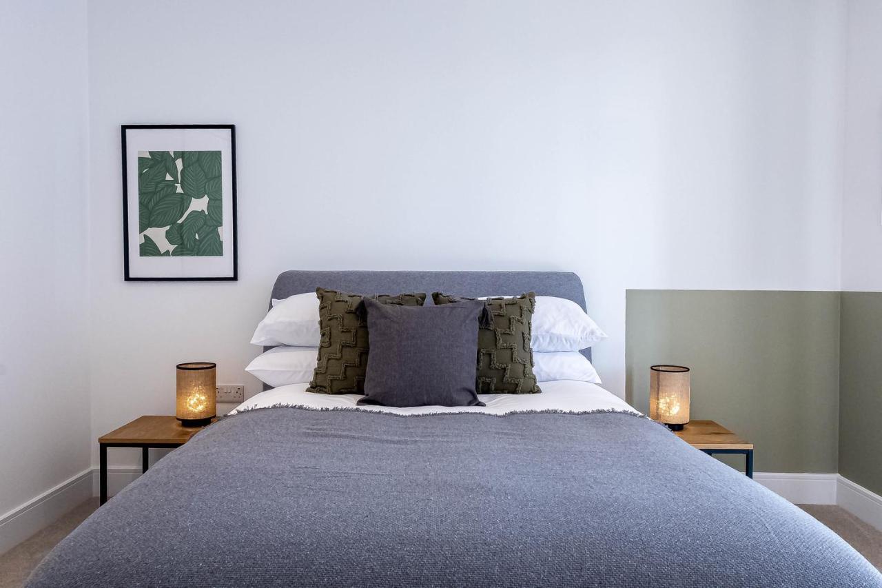 Modern Apartments With Balcony In Merton Near Wimbledon By Sojo Stay Мичъм Екстериор снимка