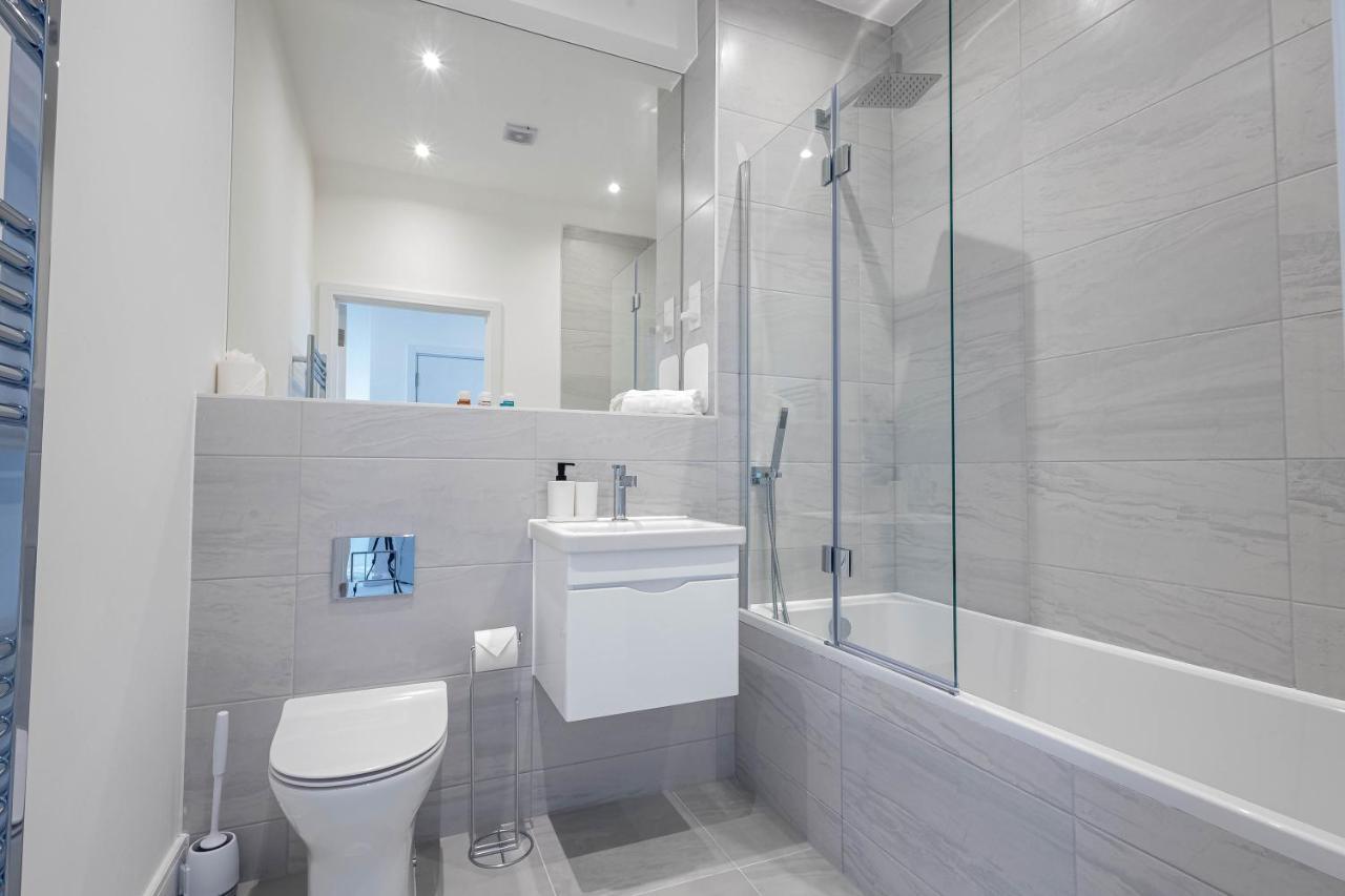 Modern Apartments With Balcony In Merton Near Wimbledon By Sojo Stay Мичъм Екстериор снимка