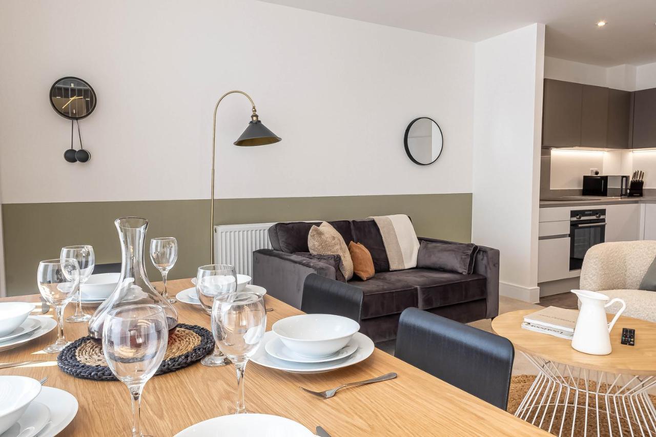 Modern Apartments With Balcony In Merton Near Wimbledon By Sojo Stay Мичъм Екстериор снимка