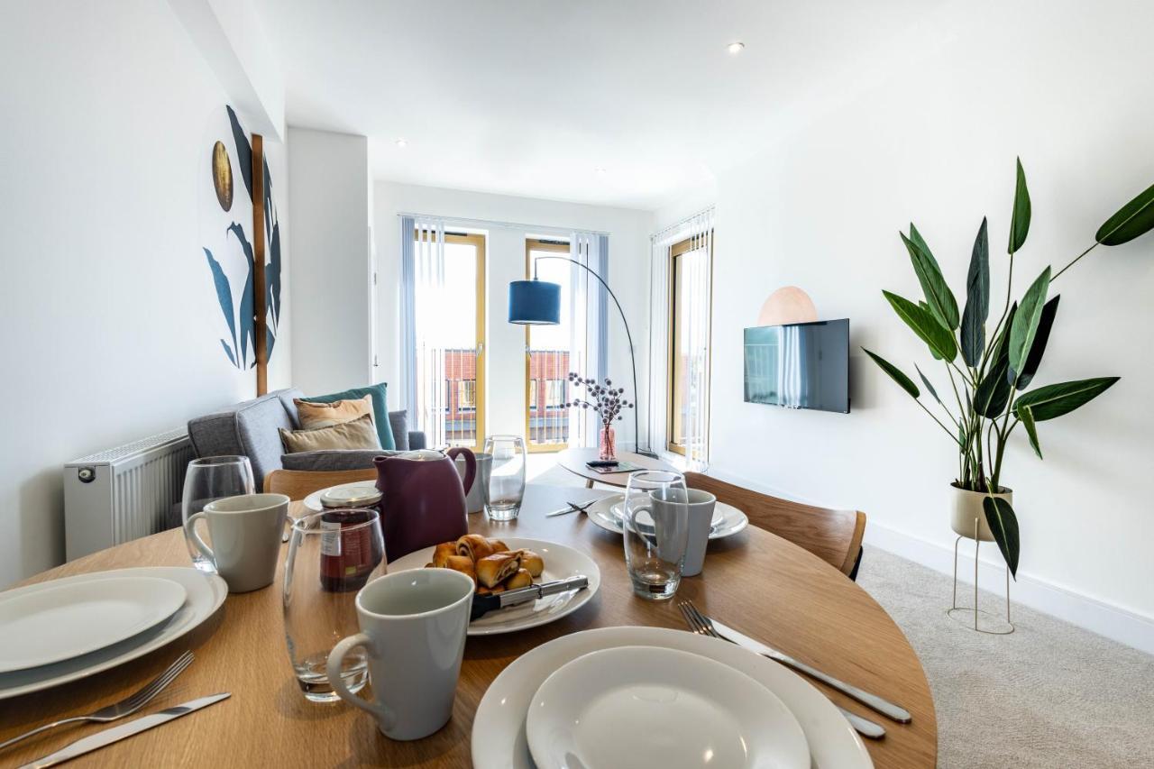 Modern Apartments With Balcony In Merton Near Wimbledon By Sojo Stay Мичъм Екстериор снимка