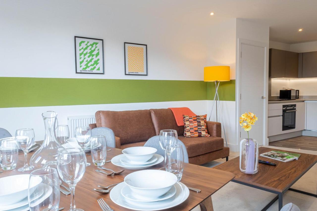 Modern Apartments With Balcony In Merton Near Wimbledon By Sojo Stay Мичъм Екстериор снимка