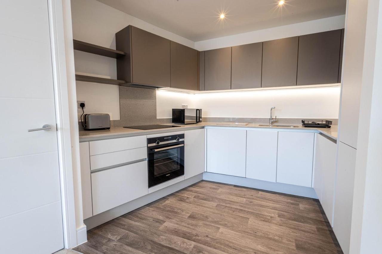 Modern Apartments With Balcony In Merton Near Wimbledon By Sojo Stay Мичъм Екстериор снимка