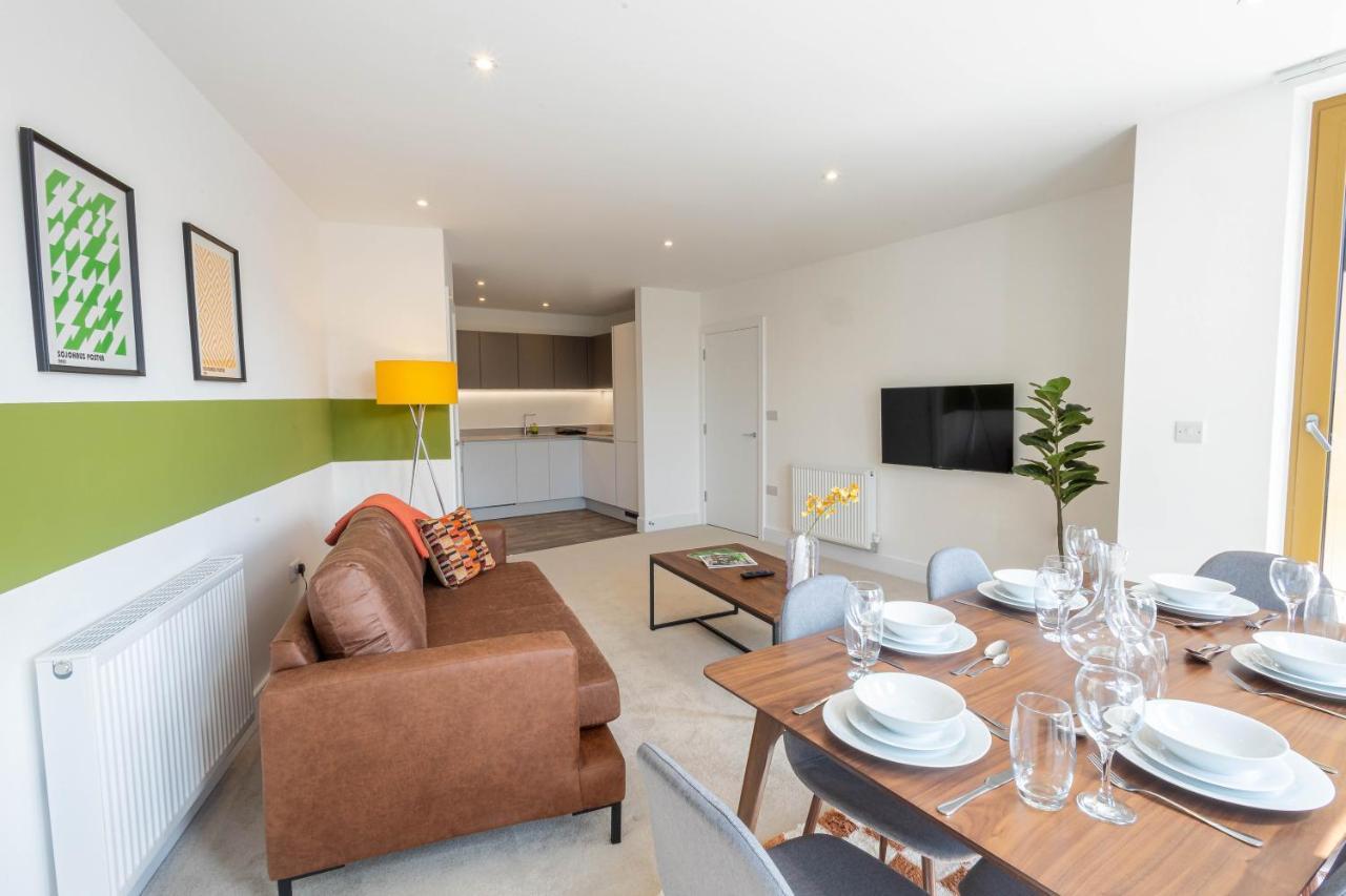 Modern Apartments With Balcony In Merton Near Wimbledon By Sojo Stay Мичъм Екстериор снимка