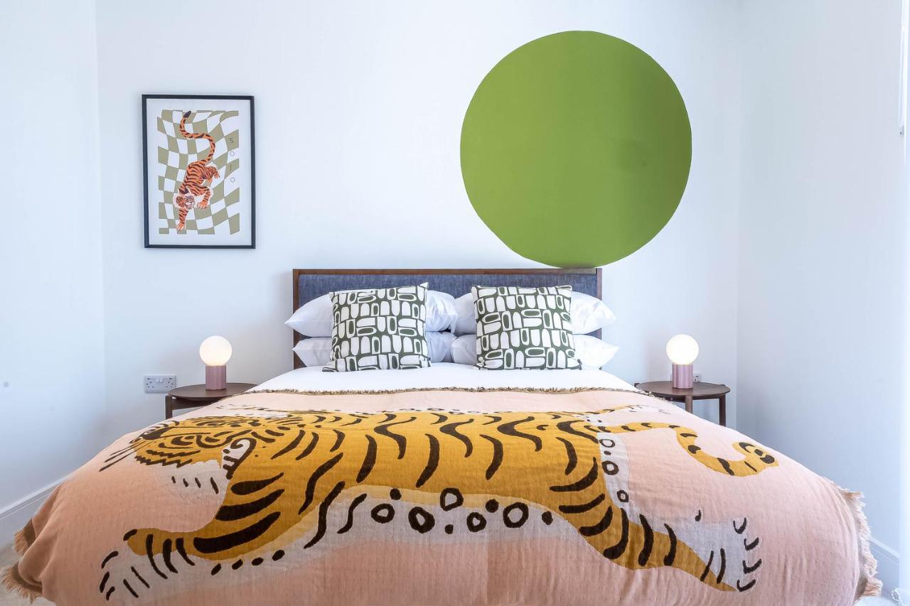Modern Apartments With Balcony In Merton Near Wimbledon By Sojo Stay Мичъм Екстериор снимка
