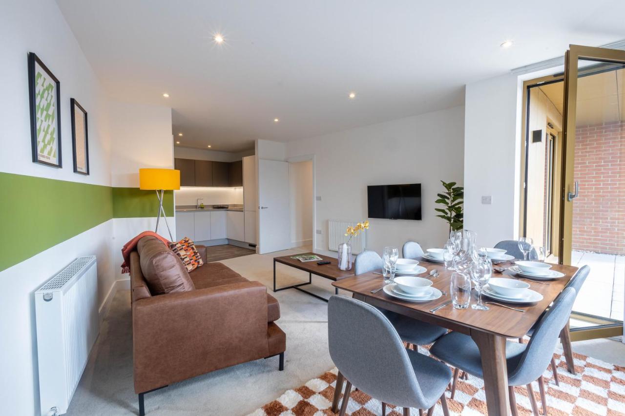Modern Apartments With Balcony In Merton Near Wimbledon By Sojo Stay Мичъм Екстериор снимка
