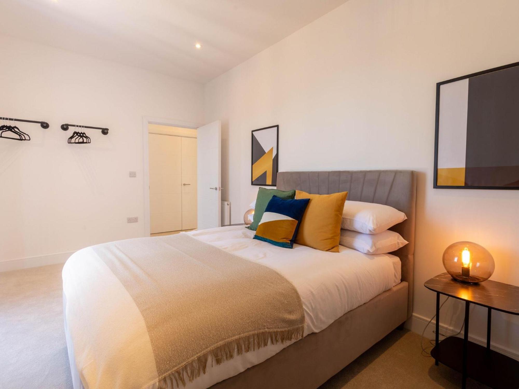 Modern Apartments With Balcony In Merton Near Wimbledon By Sojo Stay Мичъм Екстериор снимка