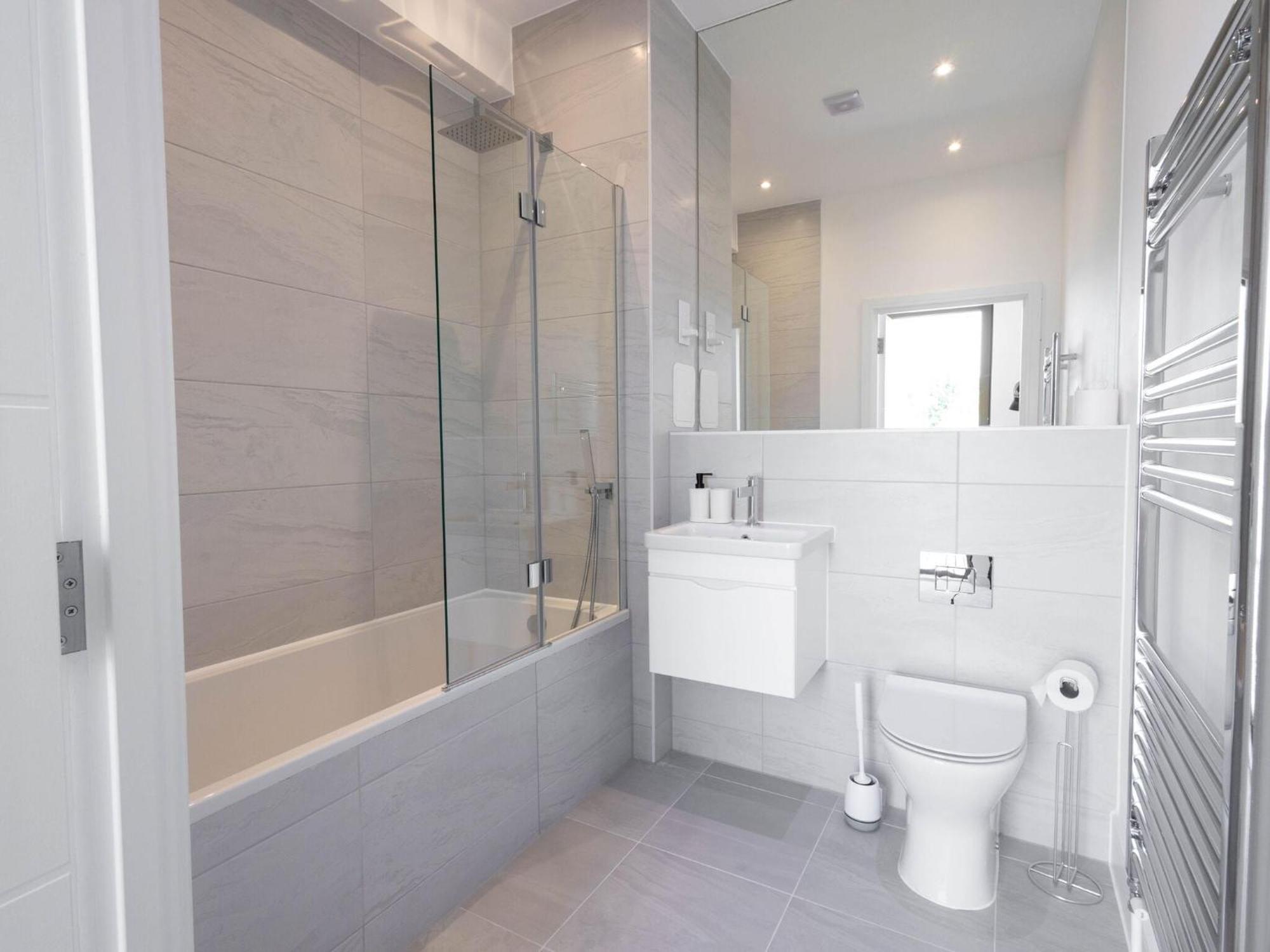 Modern Apartments With Balcony In Merton Near Wimbledon By Sojo Stay Мичъм Екстериор снимка