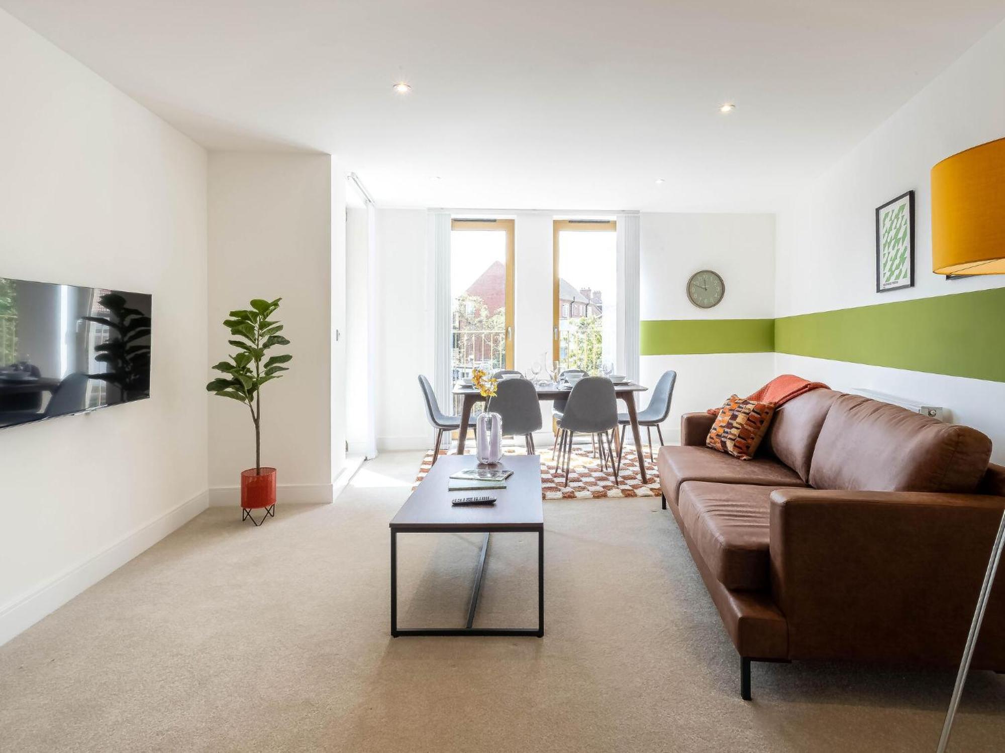 Modern Apartments With Balcony In Merton Near Wimbledon By Sojo Stay Мичъм Екстериор снимка