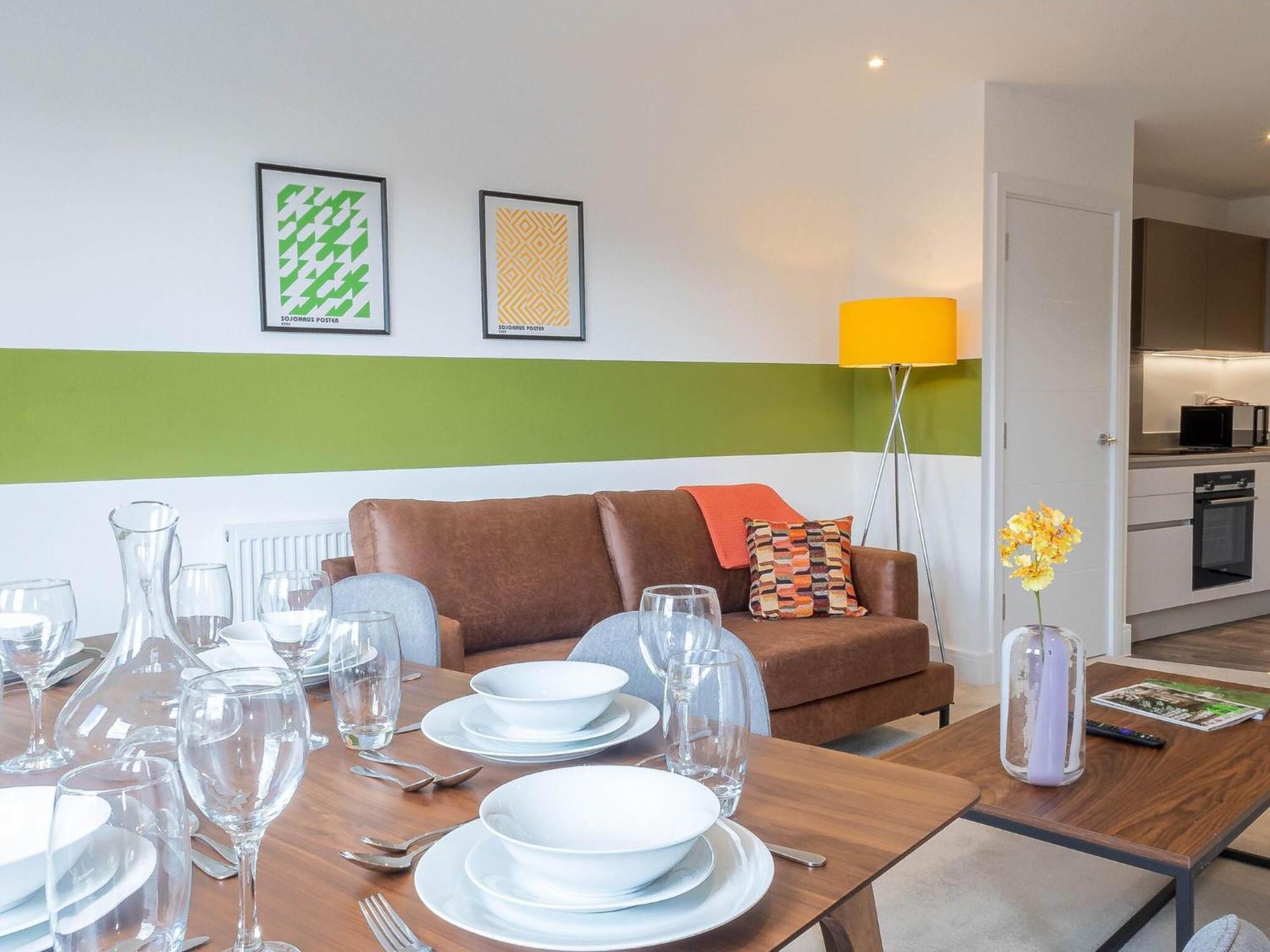 Modern Apartments With Balcony In Merton Near Wimbledon By Sojo Stay Мичъм Екстериор снимка