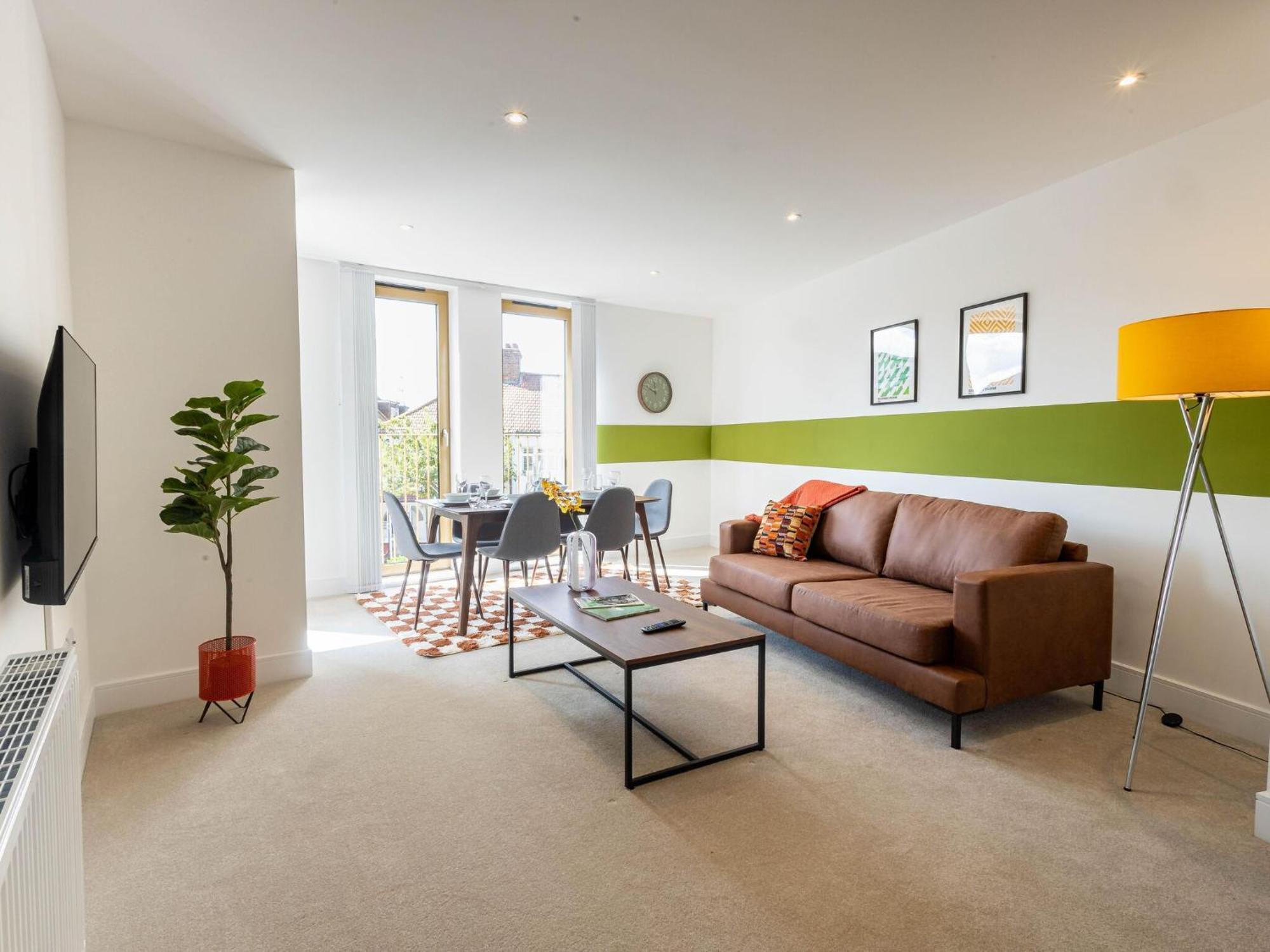 Modern Apartments With Balcony In Merton Near Wimbledon By Sojo Stay Мичъм Екстериор снимка