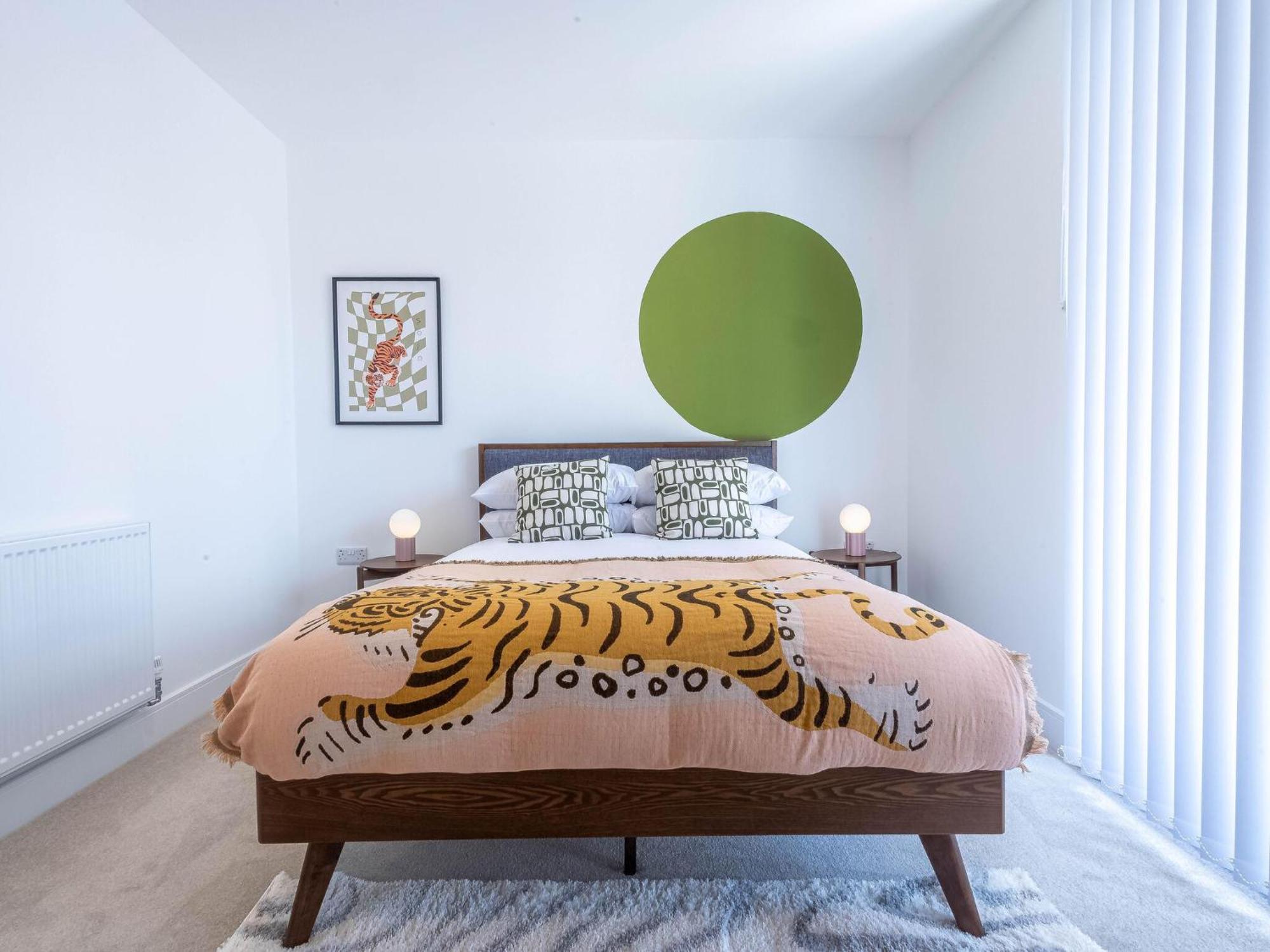 Modern Apartments With Balcony In Merton Near Wimbledon By Sojo Stay Мичъм Екстериор снимка