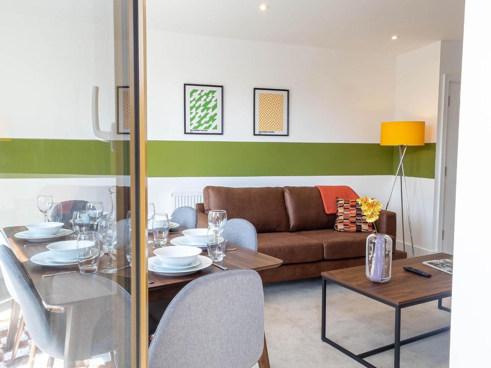 Modern Apartments With Balcony In Merton Near Wimbledon By Sojo Stay Мичъм Екстериор снимка