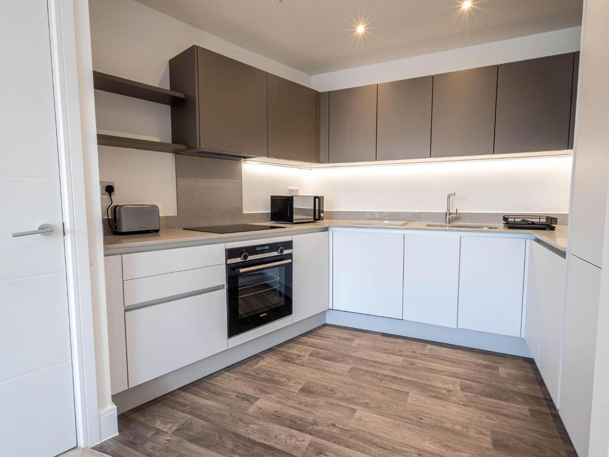 Modern Apartments With Balcony In Merton Near Wimbledon By Sojo Stay Мичъм Екстериор снимка